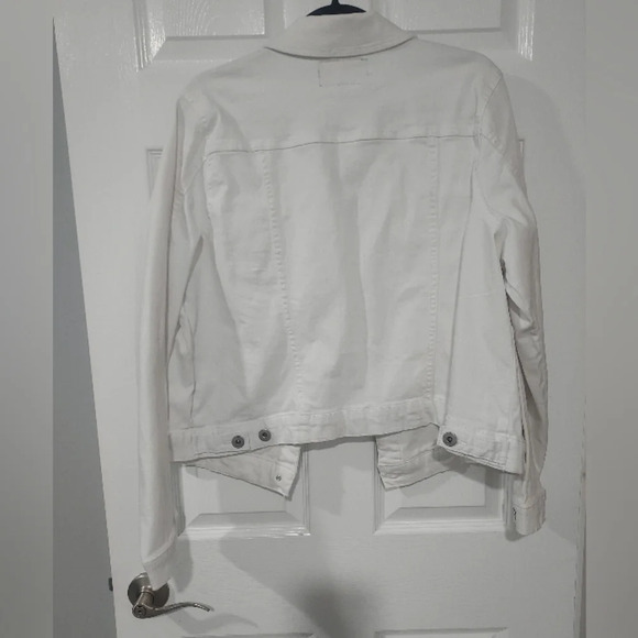 NWT Torrid Optic White Long Sleeve Denim Jacket in Size 1 14/16 - Picture 12 of 13